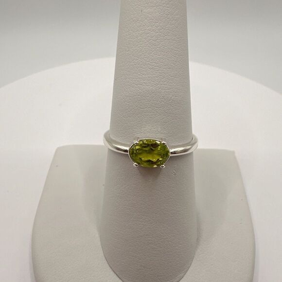 SALE! .88ct genuine peridot solitaire ring in stamped sterling silver! - Picture 4 of 4